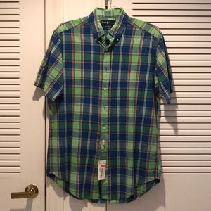 Men’s Ralf Lauren shirt sleeve shirt.